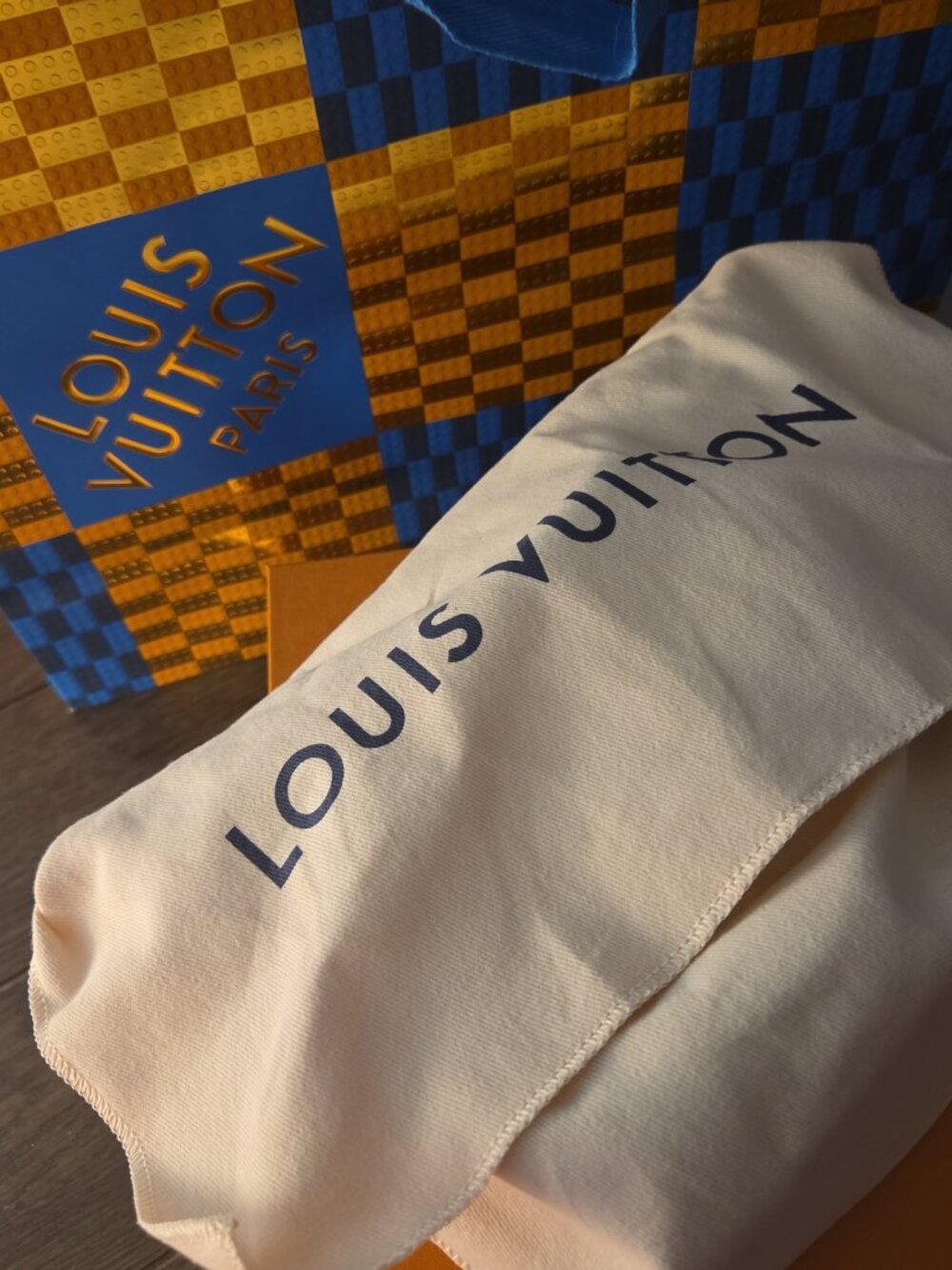 Louis Vuitton - Picture 6 of 7